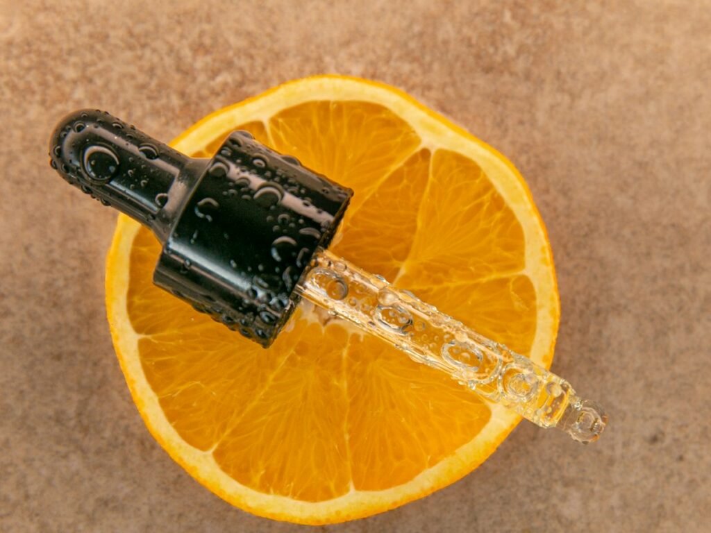 S&eacute;rum et tranche d&rsquo;orange
